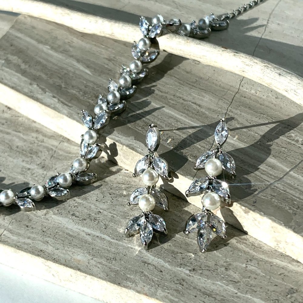 NEW~ Anthropologie BHLDN Pearl CZ Linear Dangle Earrings - Picture 4 of 12